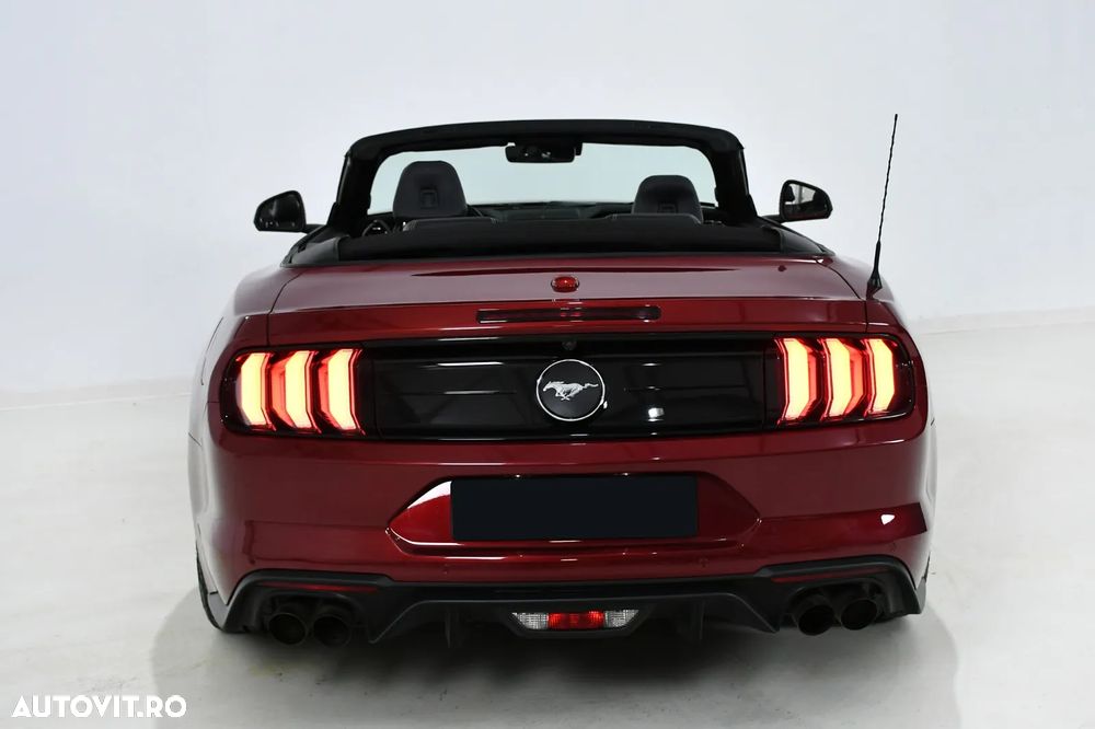 Ford Mustang - 8