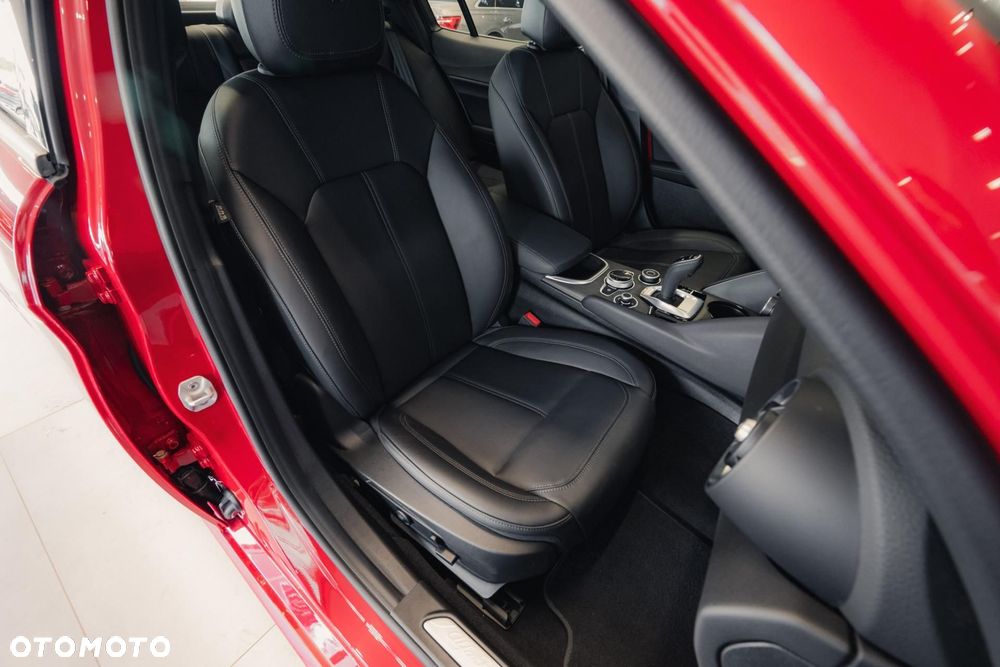 Alfa Romeo Giulia 2.0 Turbo TI Q4 - 16
