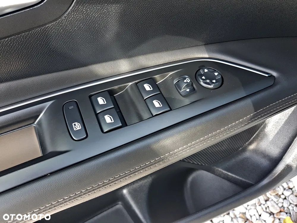 Peugeot 3008 1.2 PureTech Allure S&S - 13