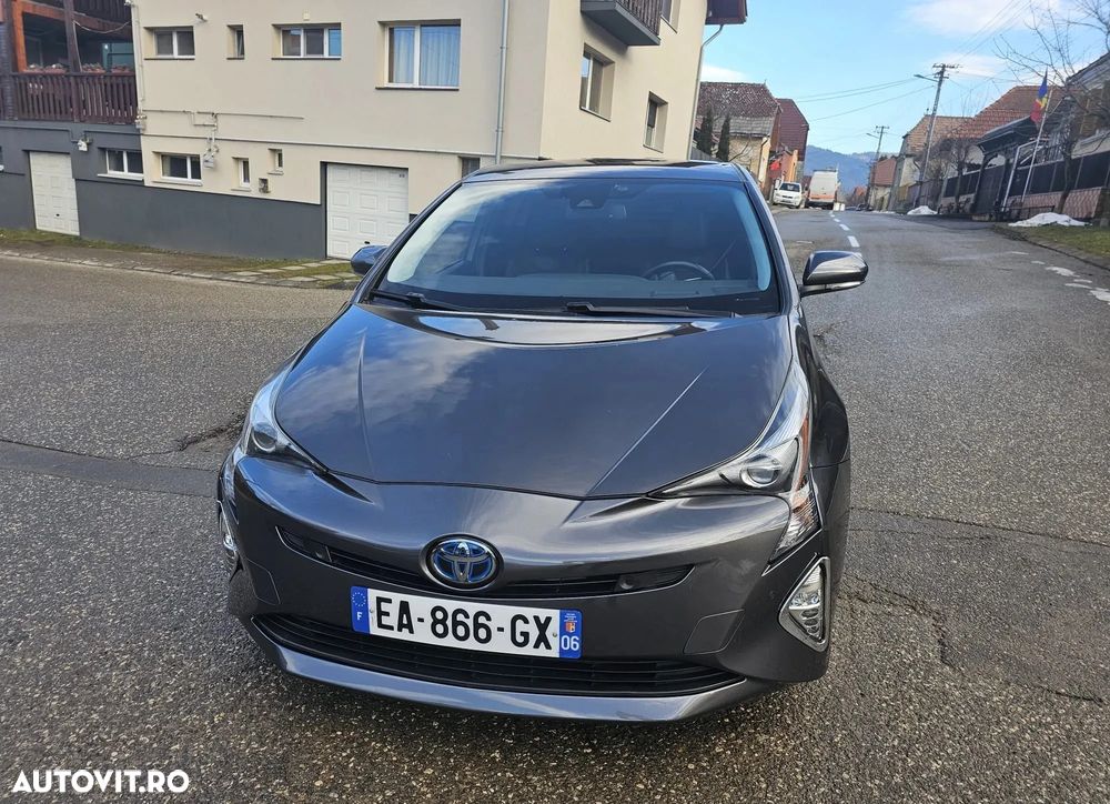 Toyota Prius Hybrid Executive - 2