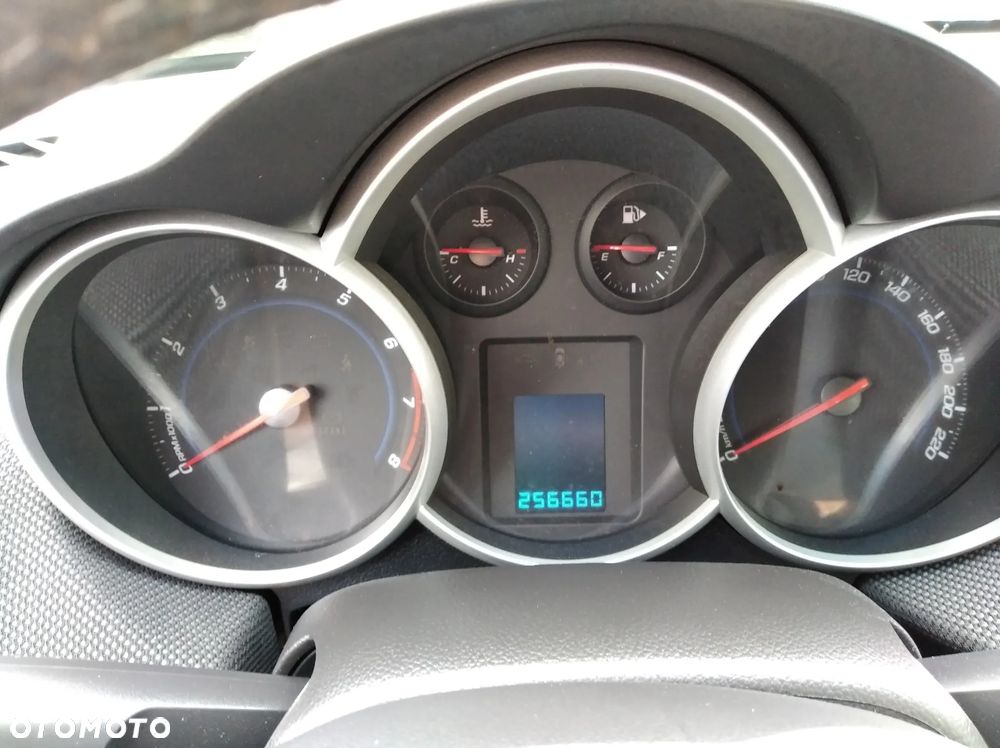 Chevrolet Cruze 1.6 LS - 25