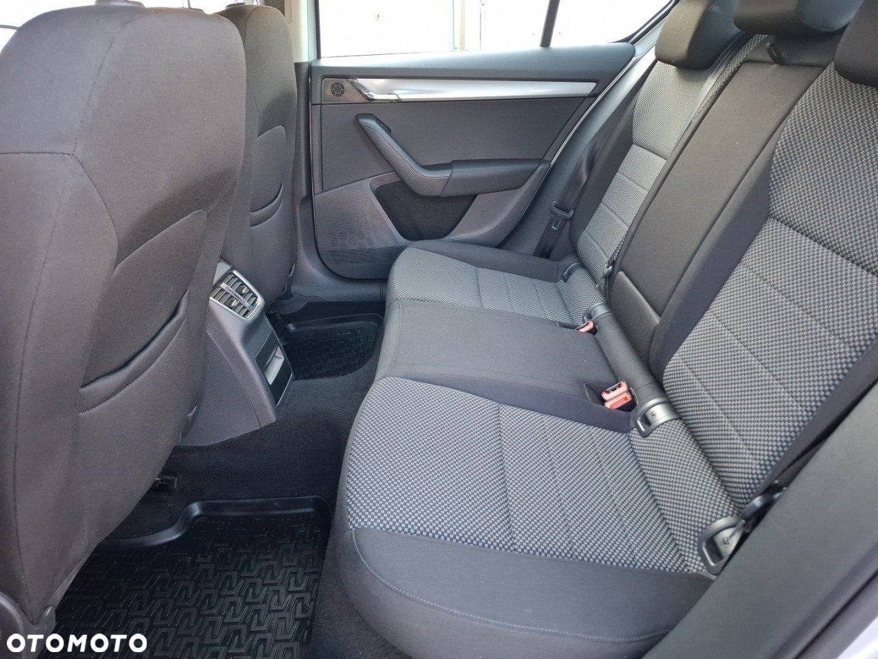 Skoda Octavia 1.6 TDI Ambition - 12