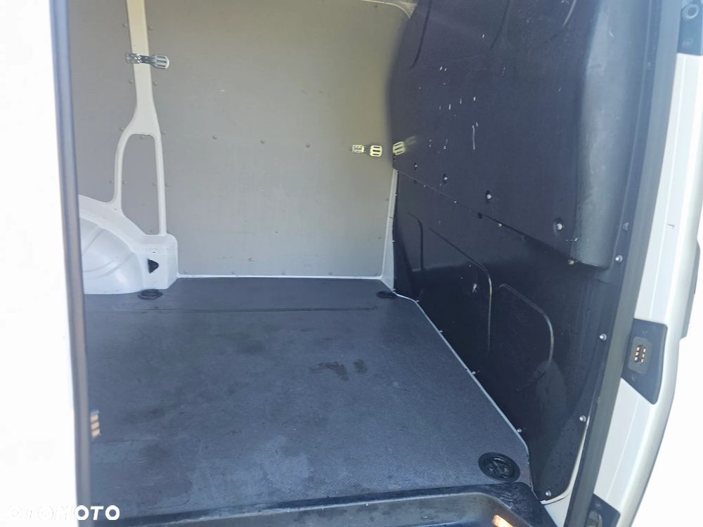 Volkswagen Transporter - 12