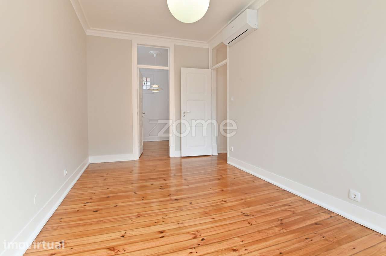Apartamento T2+1 Renovado na Avenida Almirante Reis - Grande imagem: 4/28