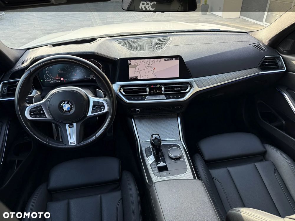 BMW Seria 3 330i M Sport - 29