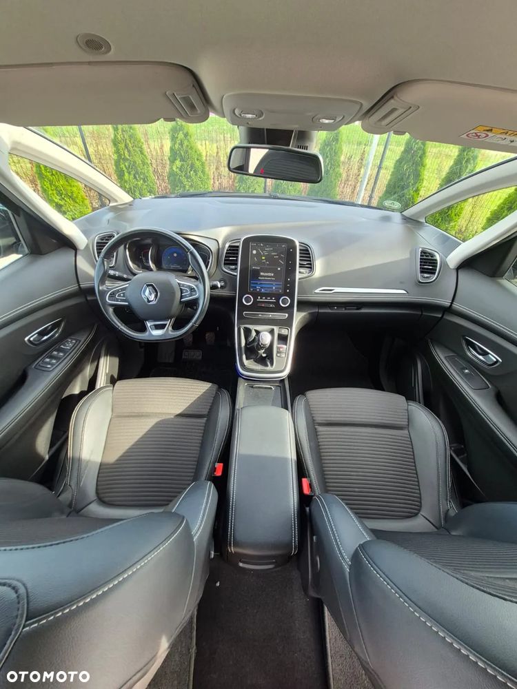 Renault Grand Scenic - 26