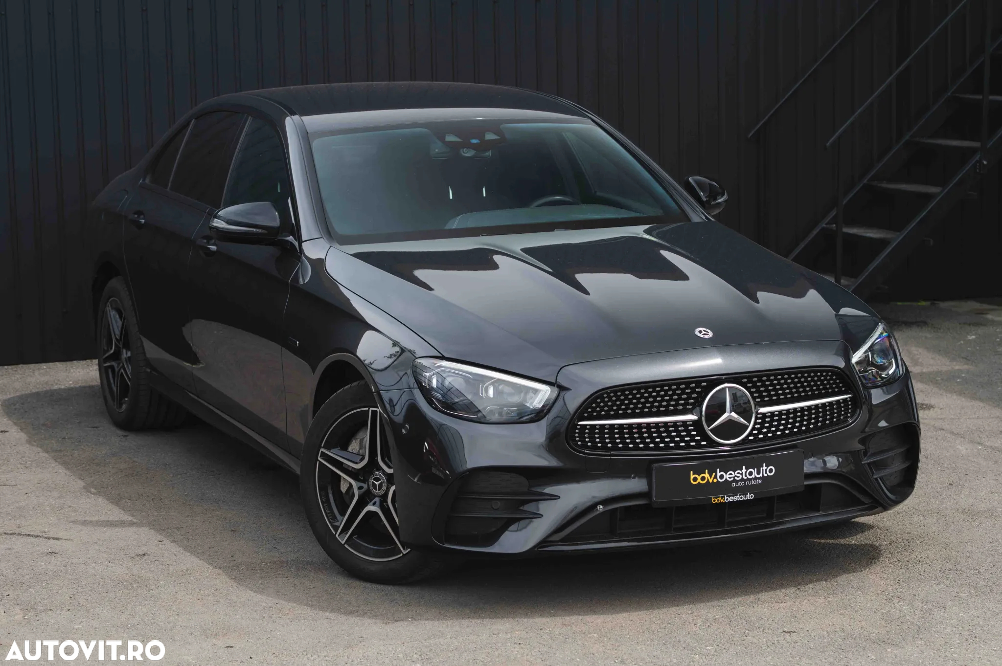 Mercedes-Benz E 300e 4Matic 9G-TRONIC Edition AMG Line - 3