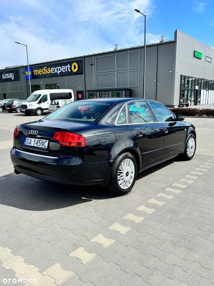 Audi A4 Limousine - 32