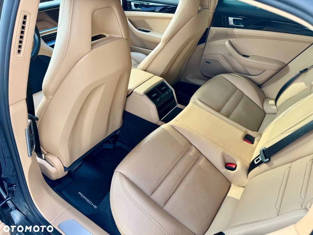 Porsche Panamera 4 - 20