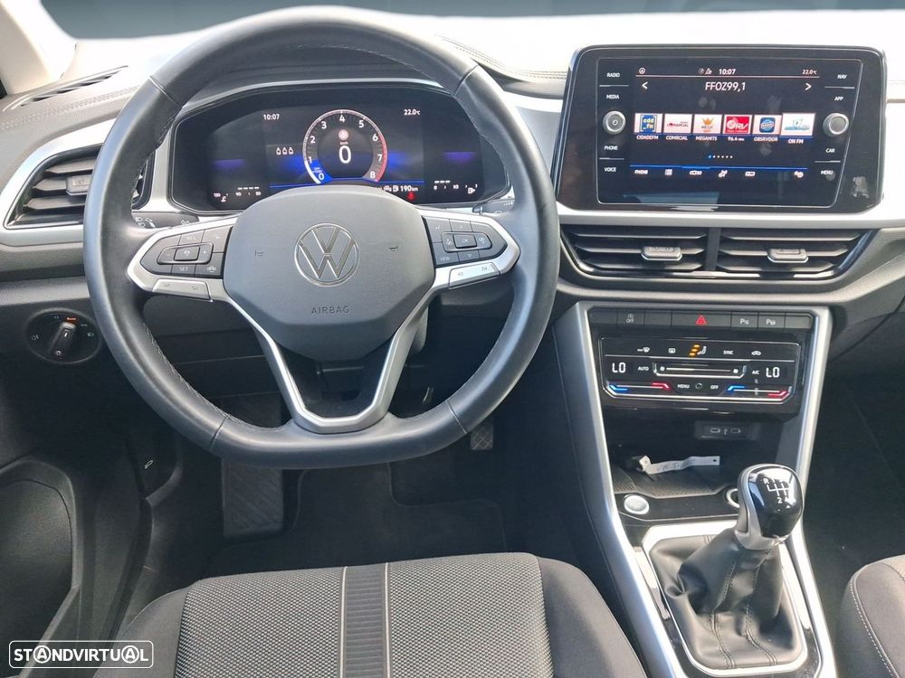 Volkswagen T-Roc 1.0 TSI Urban — fotografia 3