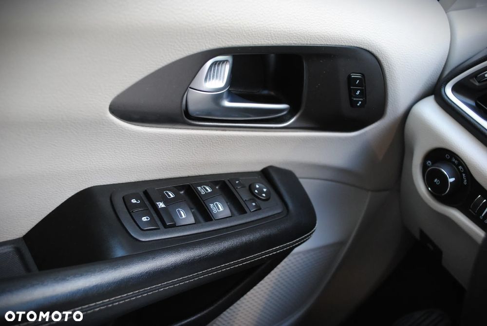 Chrysler Pacifica - 18
