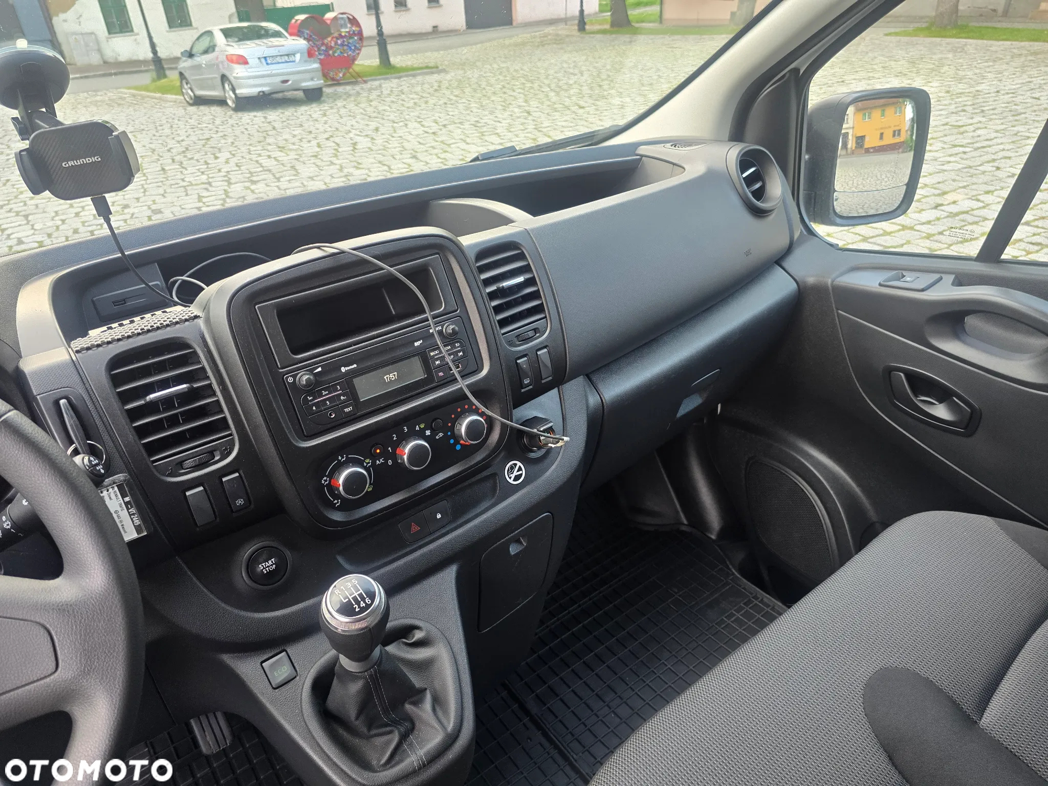 Renault Trafic - 16