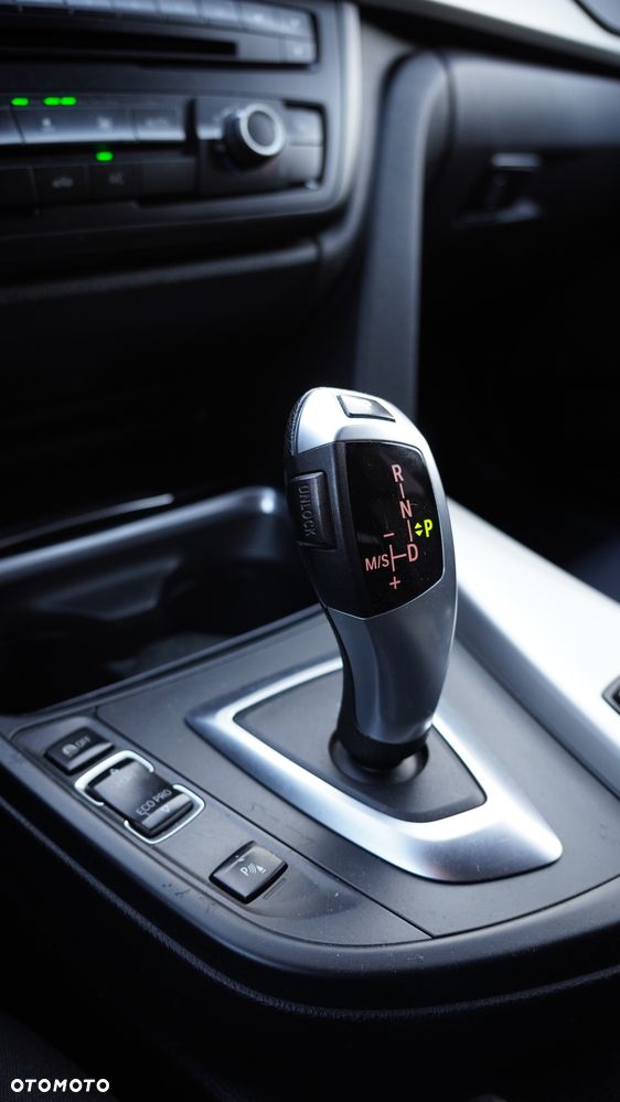 BMW Seria 3 318d - 15