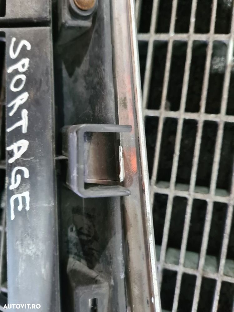 Grila fata Kia Sportage III 2010 - 2016 (987) CROM RUPT GRILA CRĂPATĂ ȘI LIPSEȘTE O ... - 9