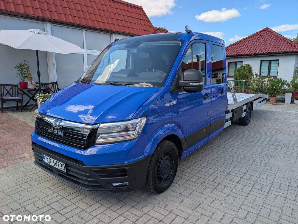 MAN TGE 3.180 Volkswagen Crafter 7 osób Autolaweta Dubel kabina - 38