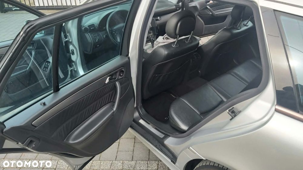 Mercedes-Benz Klasa C 320 T Avantgarde 4-Matic - 7
