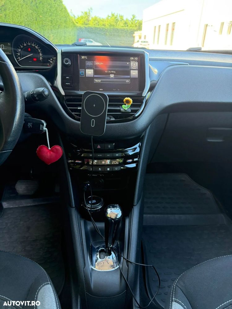 Peugeot 208 - 22