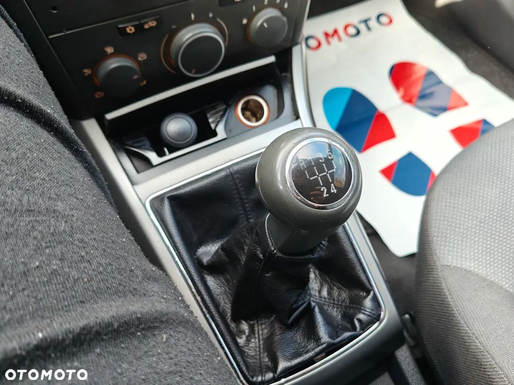 Opel Astra III GTC 1.6 Cosmo - 22