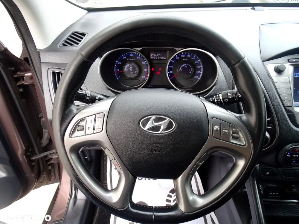 Hyundai ix35 1.6 2WD Fifa World Cup Edition - 17