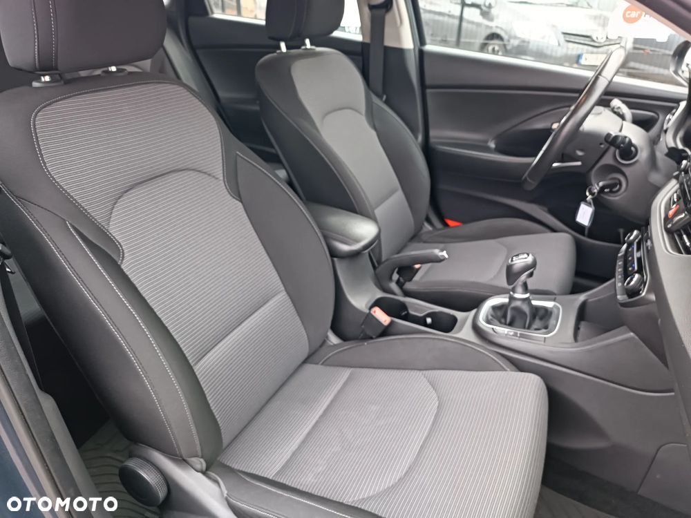 Hyundai i30 1.5 DPI Classic + - 22