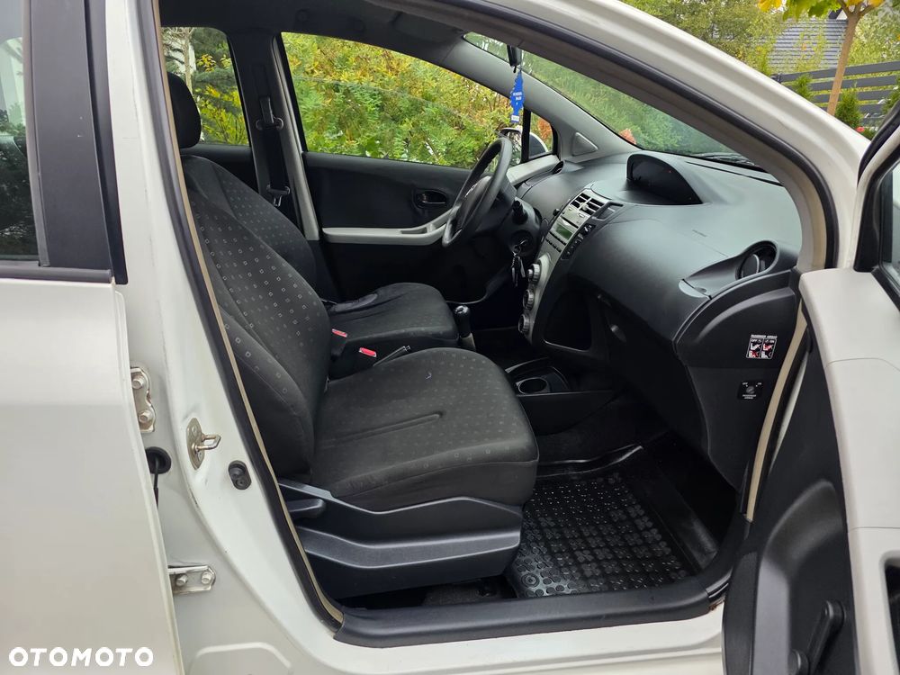 Toyota Yaris 2006 photo 4