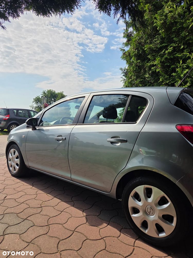 Opel Corsa 1.4 16V Cosmo - 12