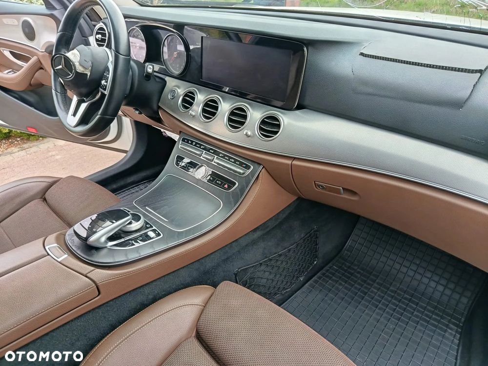 Mercedes-Benz Klasa E 220 d 9G-TRONIC - 32