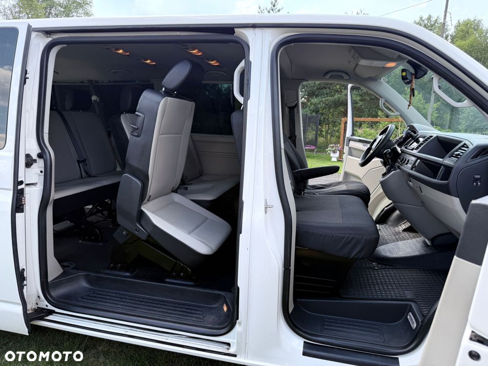 Volkswagen Caravelle - 8