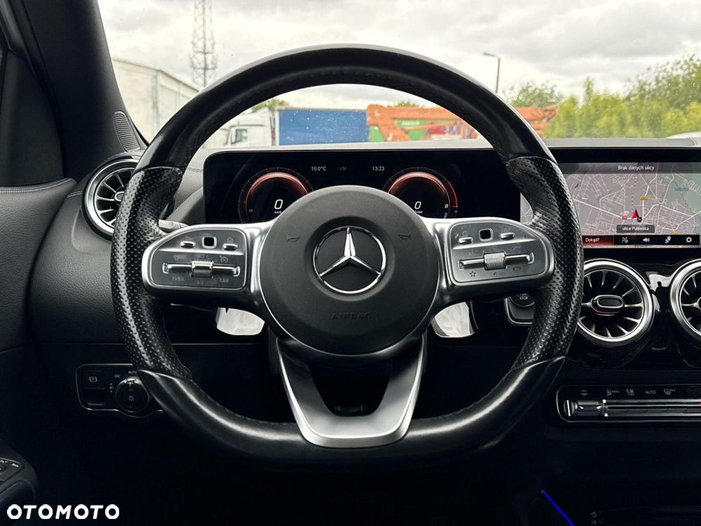 Mercedes-Benz GLA - 21