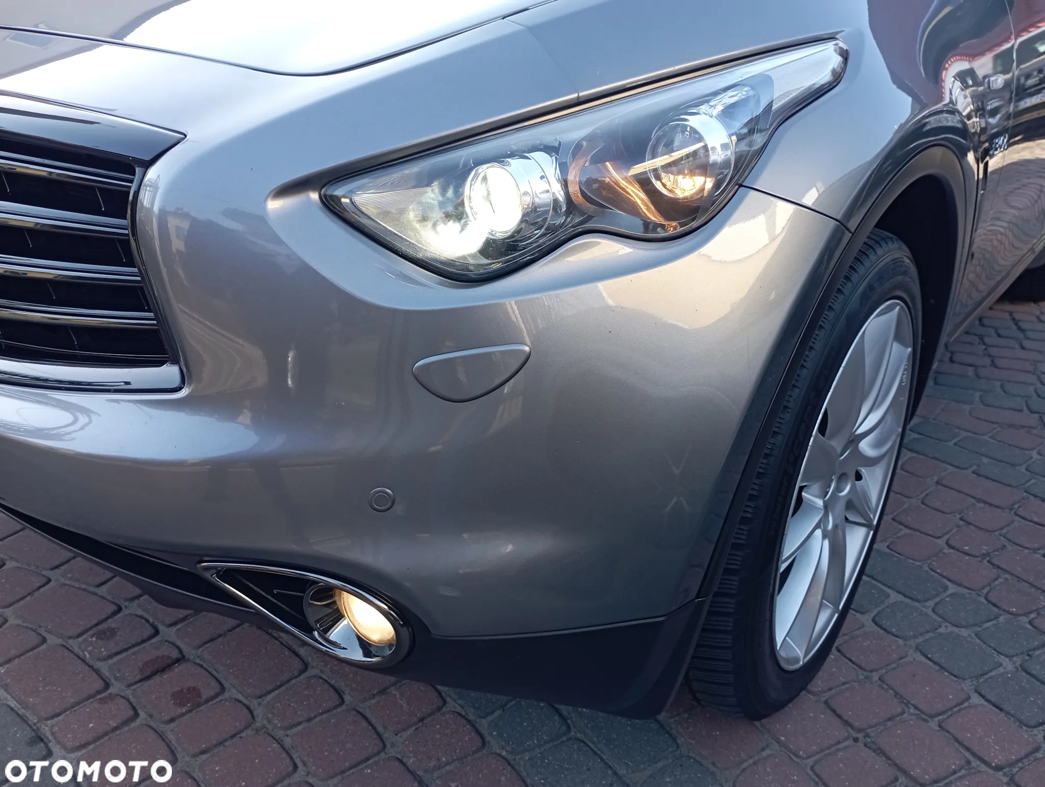 Infiniti Q70 3.0d S Premium - 25