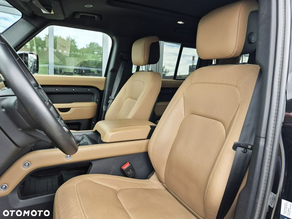 Land Rover Defender - 24