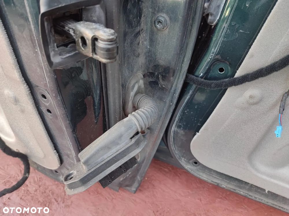 BMW E60 / E60 LCI / E61 / E61 LCI. ORYGINALNE KOMPLETNE DRZWI LEWE / PRAWE EUROPA. W KOL. TIEFGRUEN METALLIC. O NR: 7 202 339 / 7 181 003 / 7 111 375 / 7 202 340 / 7 111 376 / 7 181 004 OEM. W BARDZO DOBRYM STANIE. - 26