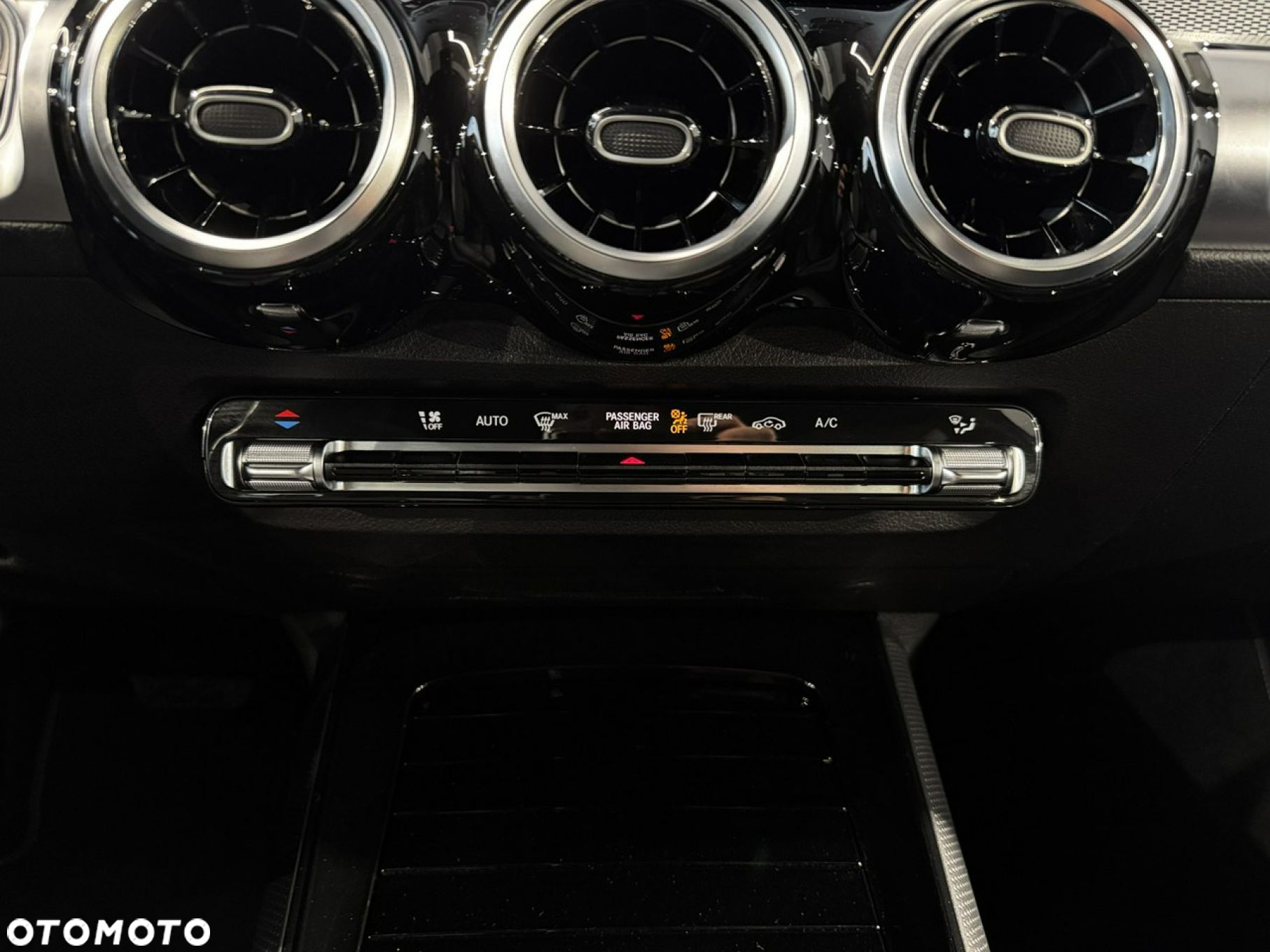 Mercedes-Benz GLB - 27