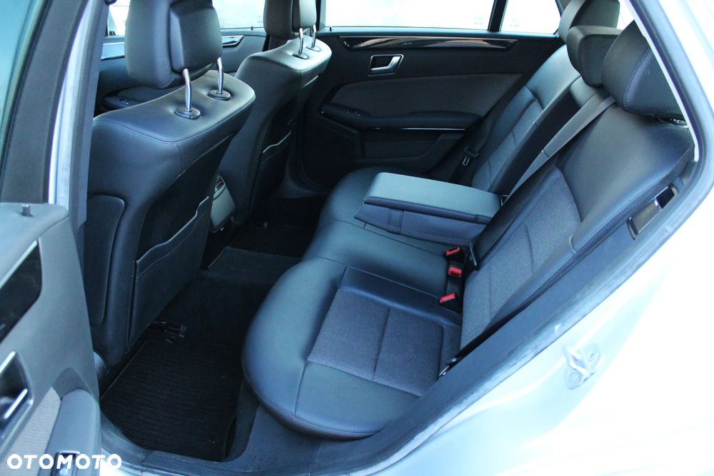Mercedes-Benz Klasa E 200 CGI BlueEffICIENCY Avantgarde - 25