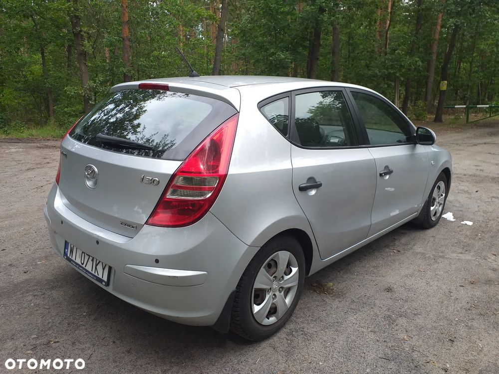 Hyundai i30 1.6 CRDi Base + - 6