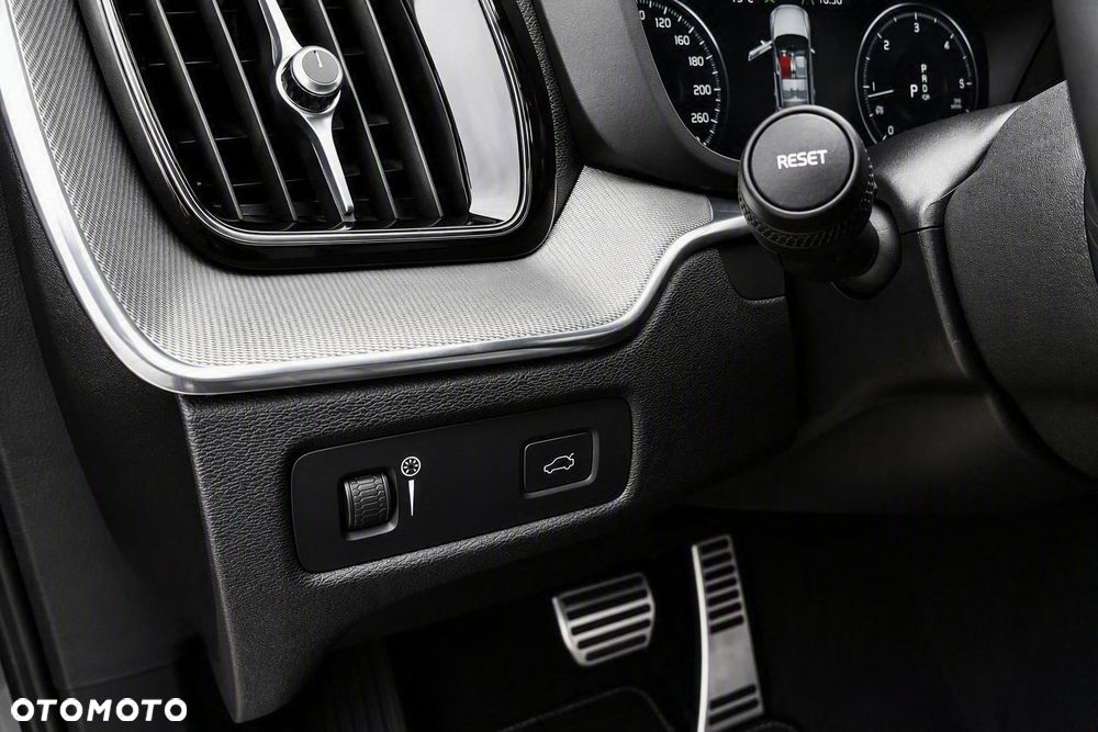 Volvo XC 60 B4 D Geartronic RDesign - 32