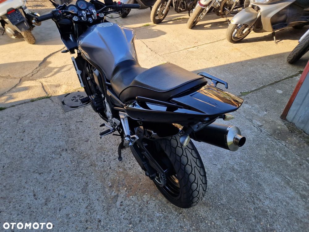 Yamaha FZS - 8