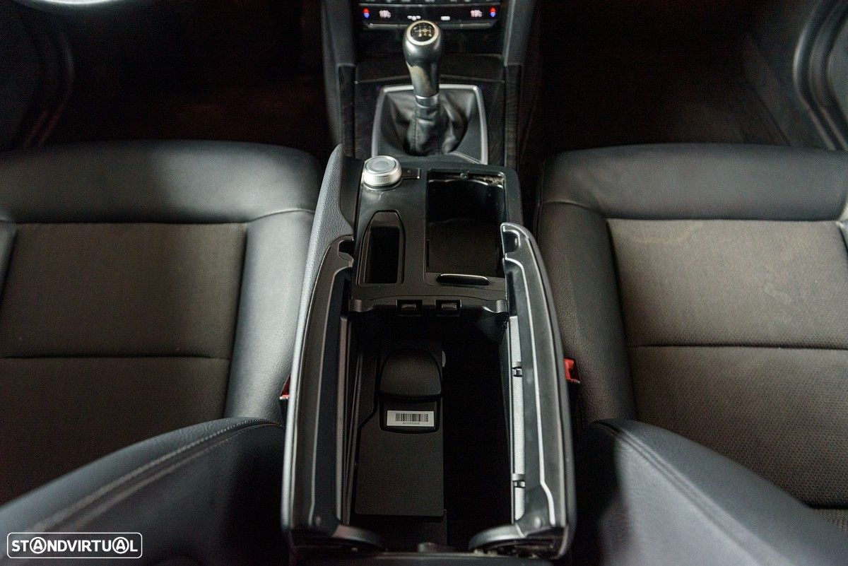 Mercedes-Benz E 220 CDi Avantgarde BlueEfficiency - 23