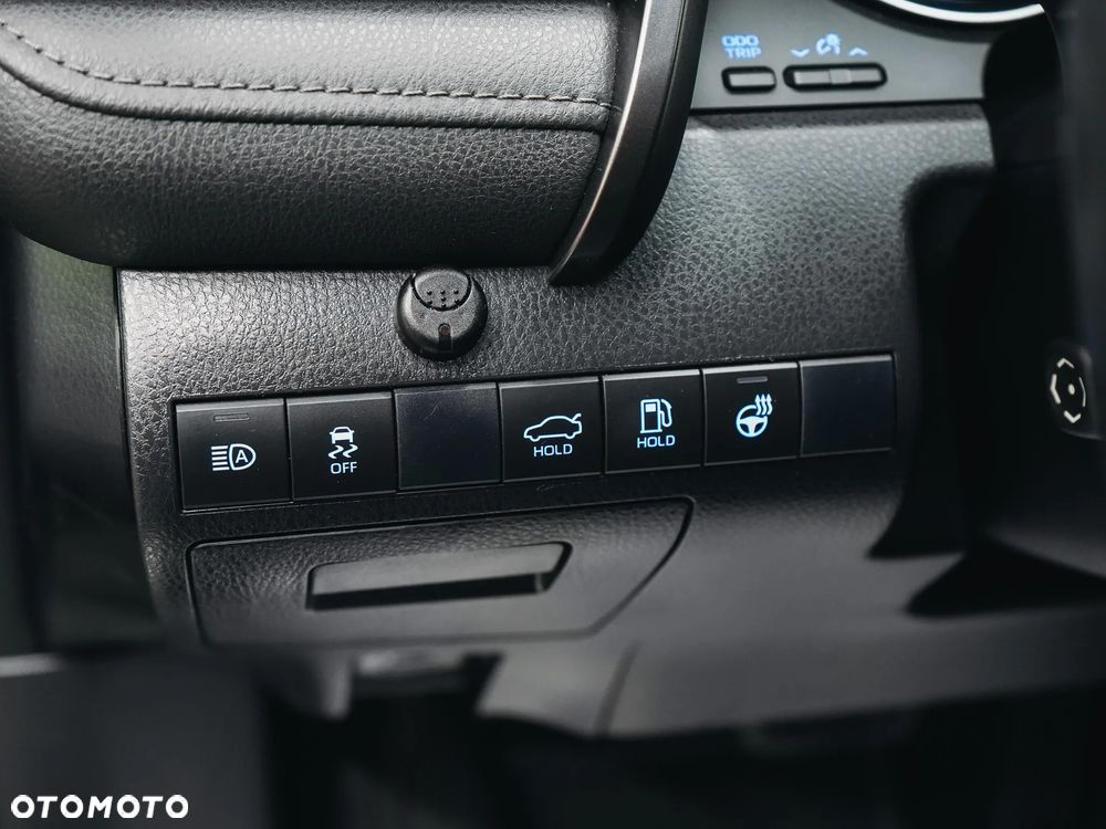 Toyota Camry 2.5 Hybrid Executive CVT - 17