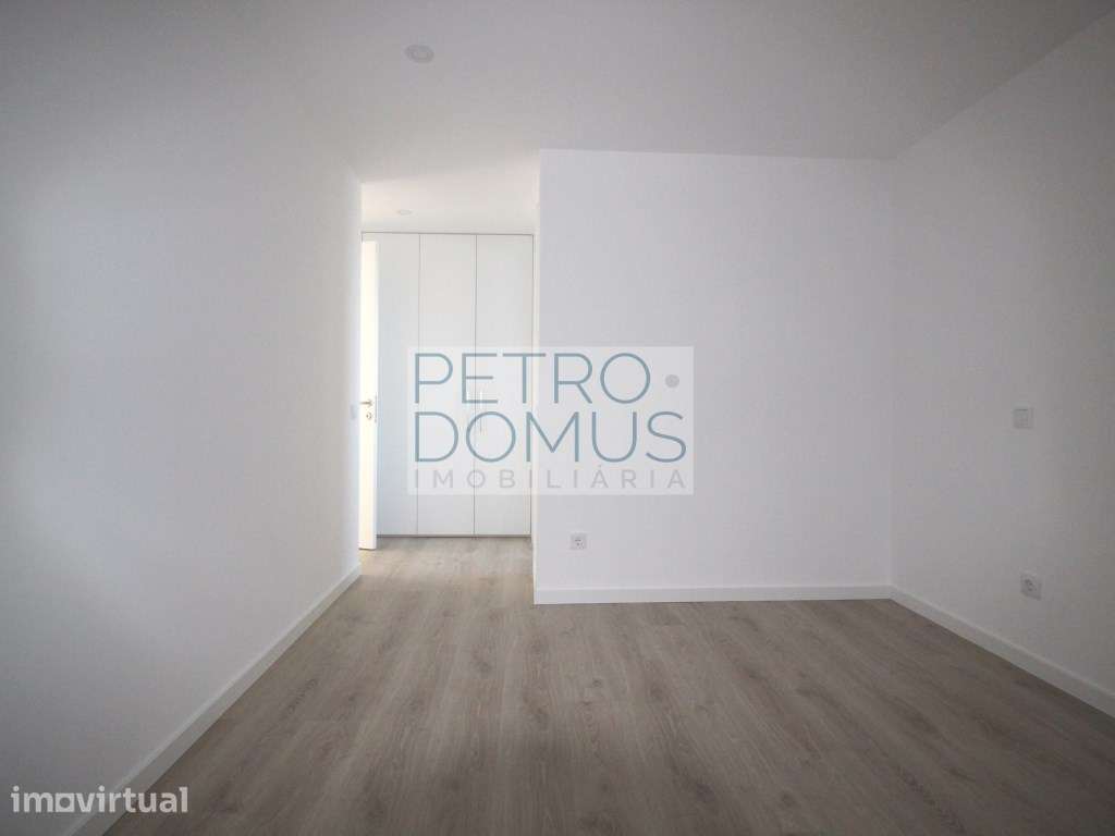 APARTAMENTO T2 NOVO - CENTRO DE LEIRIA, COM TERRAÇO - Grande imagem: 4/13