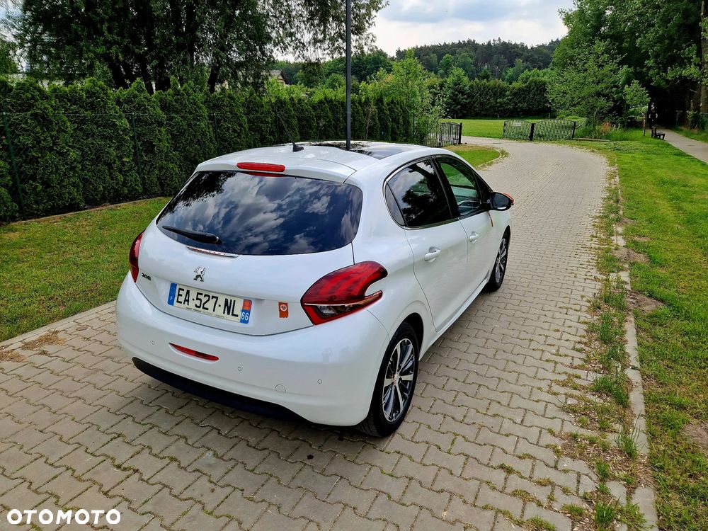 Peugeot 208 - 12