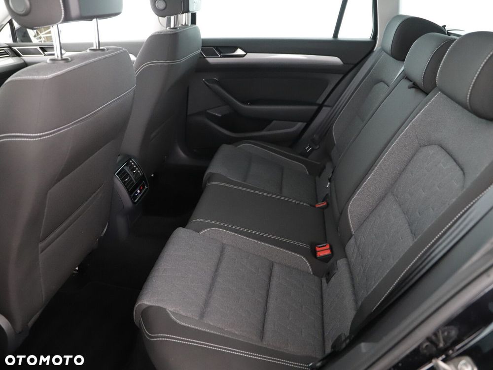 Volkswagen Passat Variant 2.0 TDI 4Mot Elegance DSG - 12