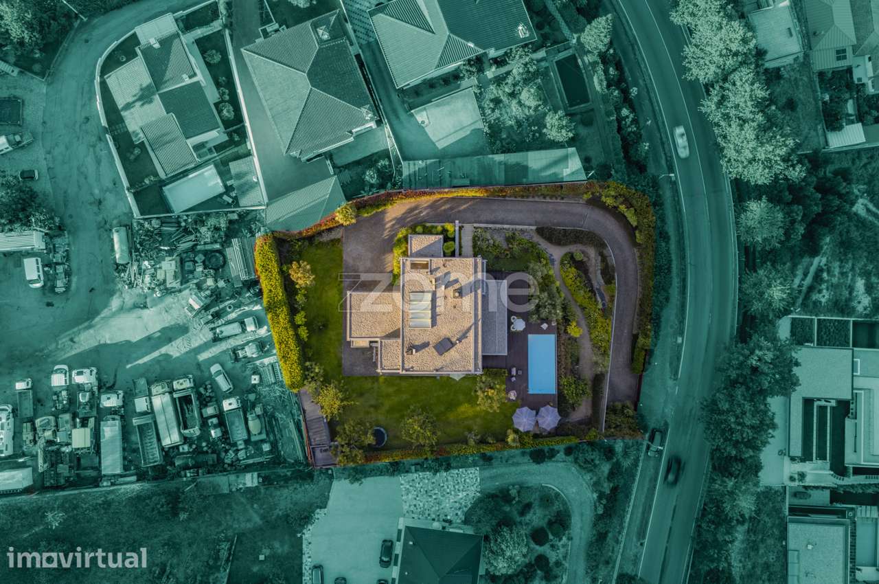 Moradia T4 contemporânea com piscina e amplo jardim, na Cruz - Grande imagem: 2/60