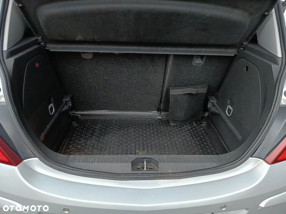 Opel Corsa 1.4 16V Cosmo - 19