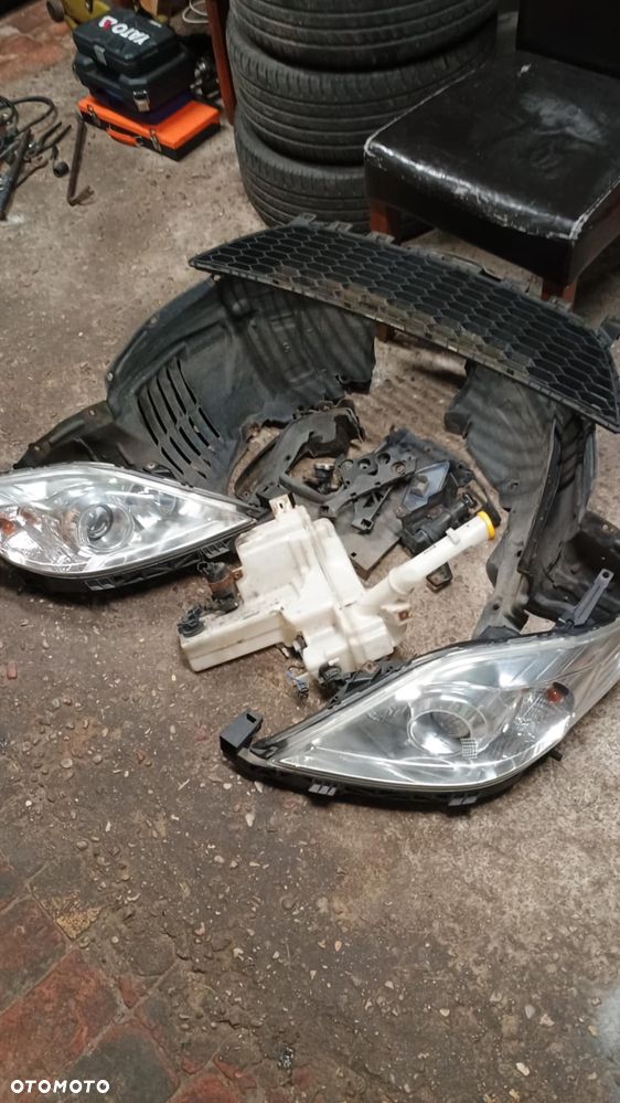 Mazda 5 CR 2008/2010r Lift xenon ksenon lampa przód Lewa lub prawa Reflektor przedni Europa stan b.ladny , spryskiwacze halogeny kratka zderzaka , nadkole Chlapacz ślizg zderzaka lampy grill belka zderzak maska itp - 2