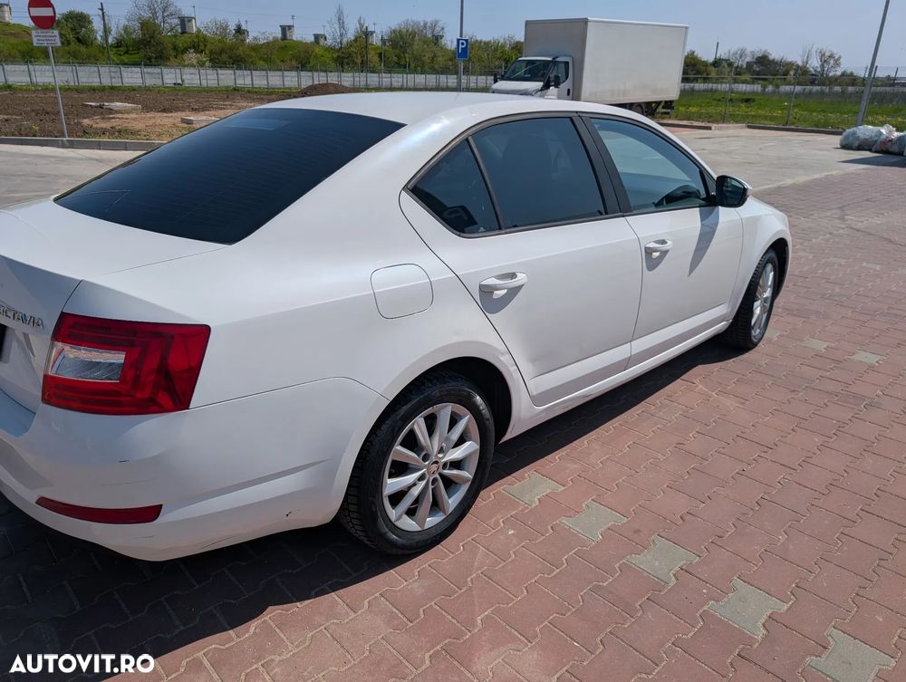 Skoda Octavia 2.0 TDI STYLE - 4