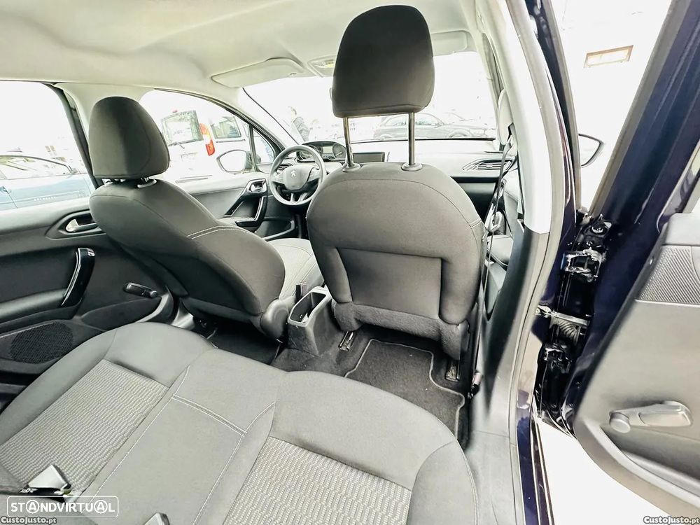 Peugeot 208 - 5