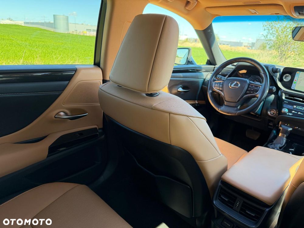 Lexus ES 300h Business Edition - 24