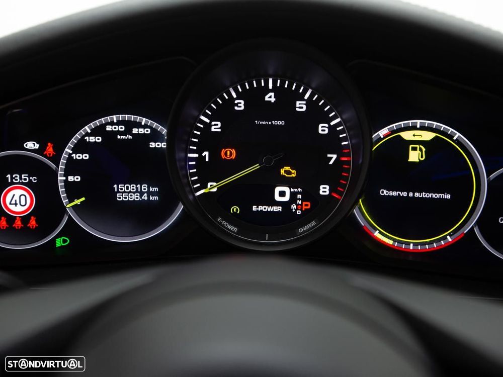 Porsche Panamera 4 E-Hybrid - 35