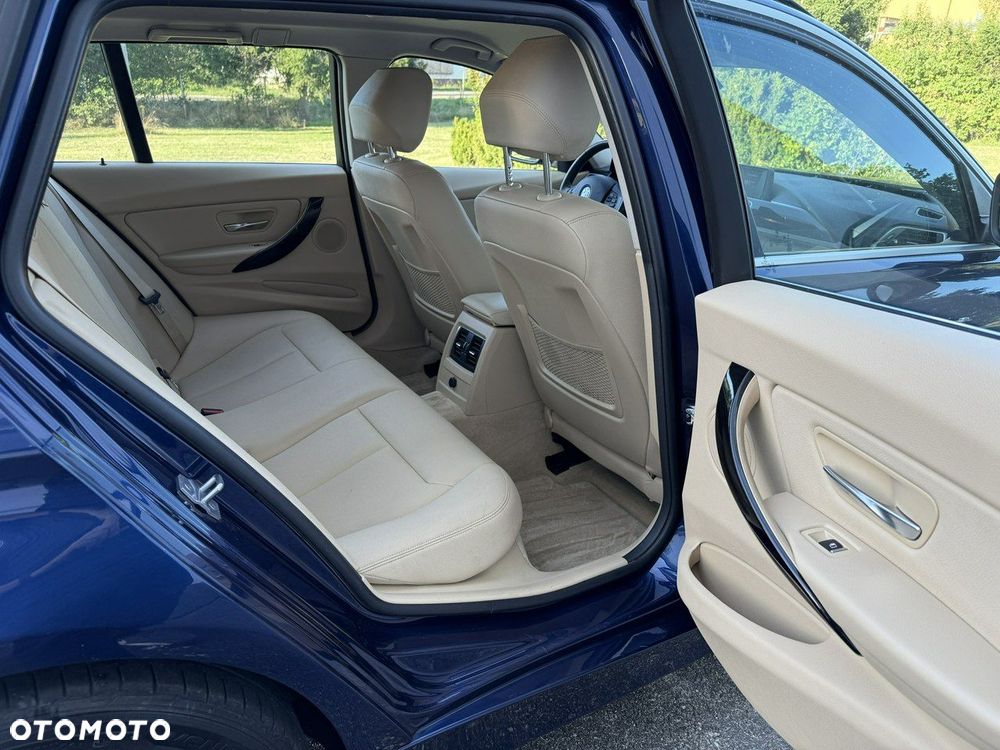 BMW Seria 3 320i Luxury Line - 21